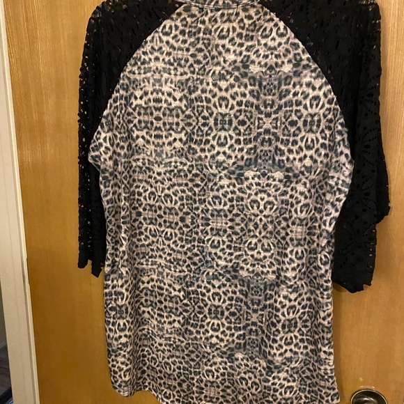 Ladies 2X top - Picture 2 of 5